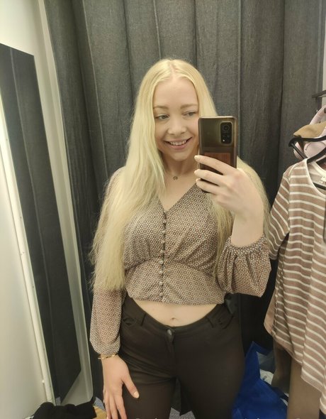 alora free schauspielerin kunst bild