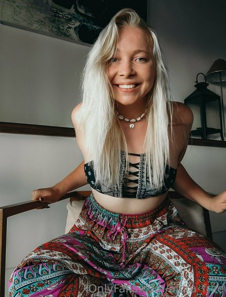 alora free nacktheit schöne bilder