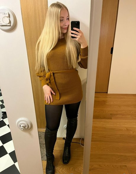 alora free sexy top foto