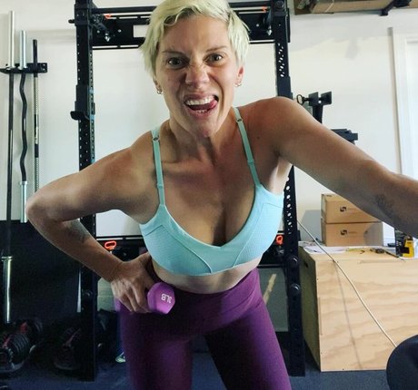 Katee Sackhoff Bilder