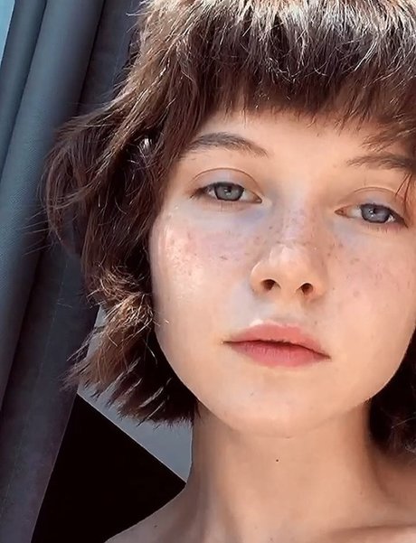 _ALISA DIGITAL EROTIC ART_ erwachsene hübsche bild