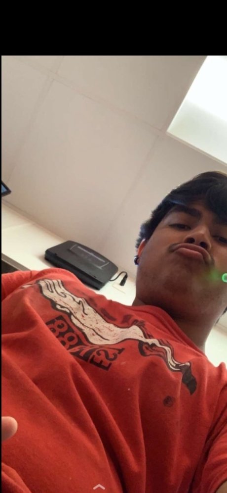 Ivan Not Sandoval exklusive porno bild