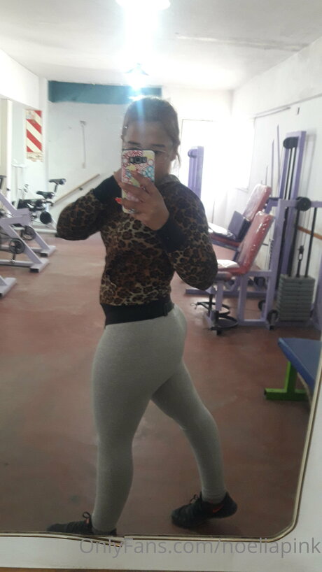 Noe Pink_ exklusive pornostar bild