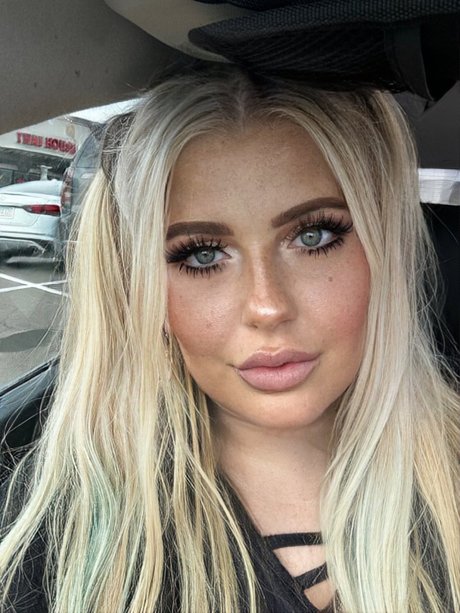 Briella Adore freie kunst galerie