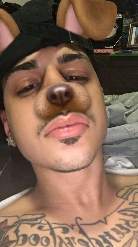 Aye Jay nackt sexy bild