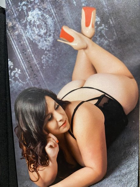 Nurse Jennifer model nackt bild