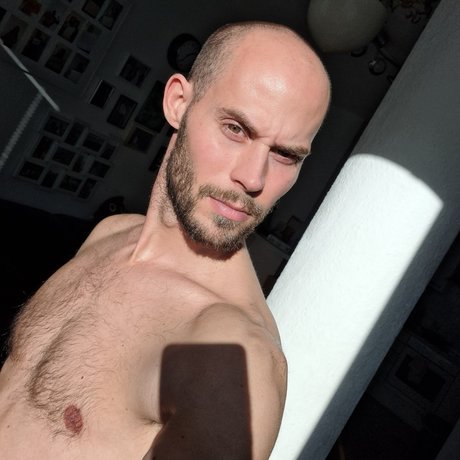 Official tomtheone hd nacktheit bilder