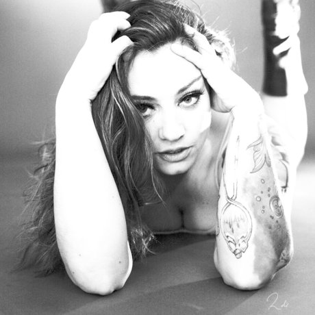 Delicious Delilah nackt pornografische bilder