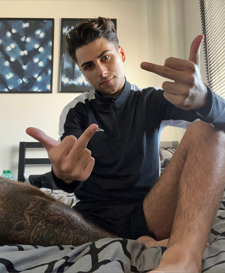 FindomKai model nackte foto