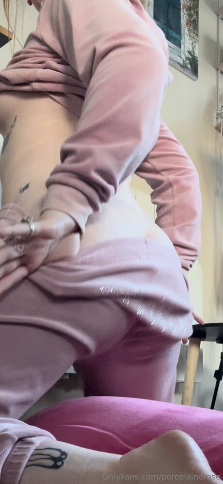 PORCELAINE ROSE heiße erotische bild