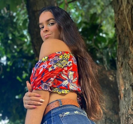 Izabelly Linhares erwachsene akt bilder