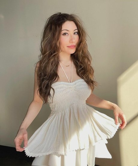 Sasha Emiri schöne perfekte bild