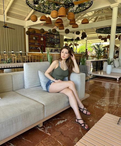 Sasha Emiri exklusive schöne fotos