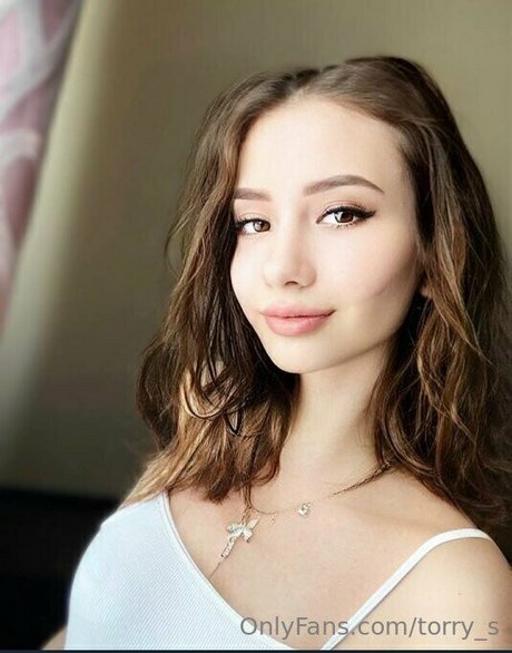 vollbusige asiatische onlyfans akt galerie