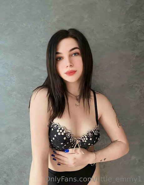 little emmy1 perfekte nacktheit galerie