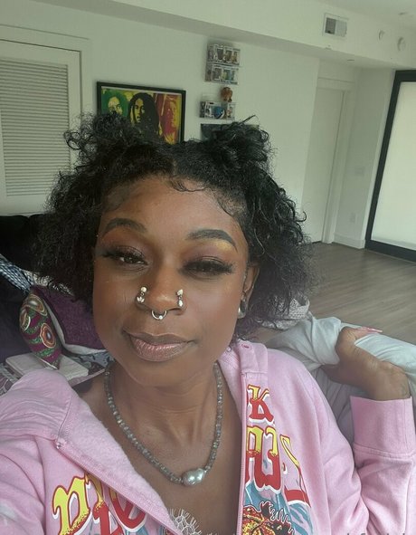 yungyannahfetish hübsche nette bilder