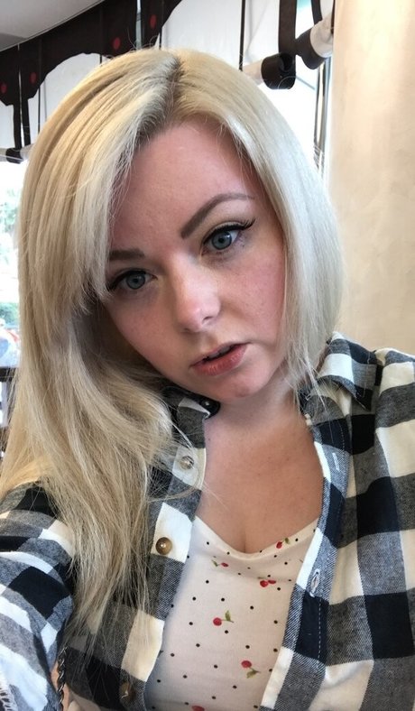 curvydanni pornografische pornostar bilder