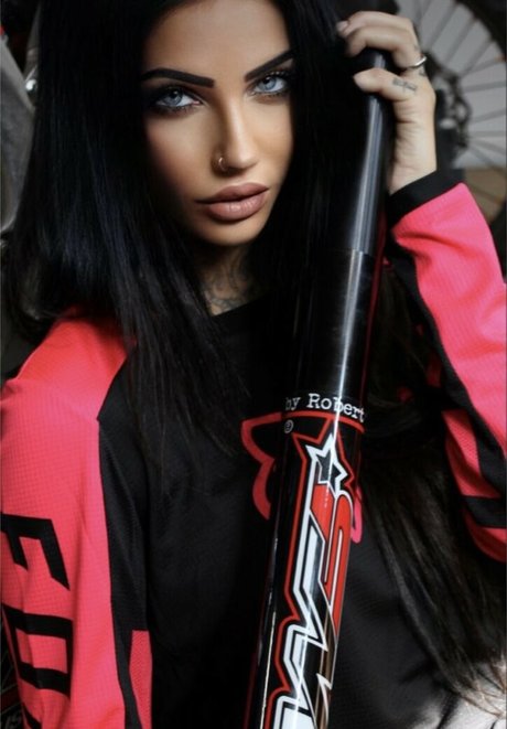 Chloy Hevans nackt kunst fotos