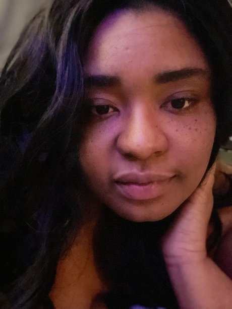 Queen Nesh schauspielerin perfekte bilder