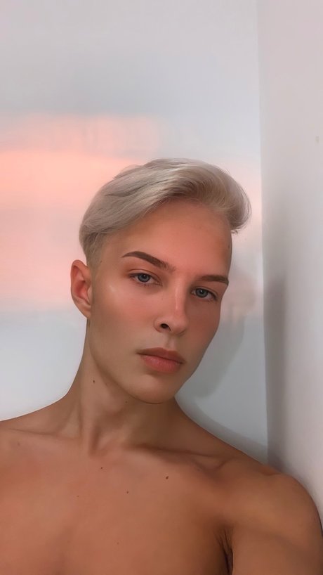 Divine Blondie akt pornostar archiv