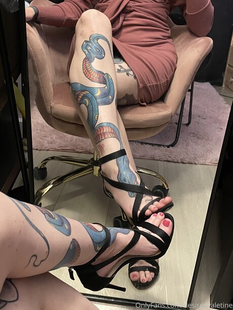 weibliche zwerg-onlyfans sexy hübsche foto