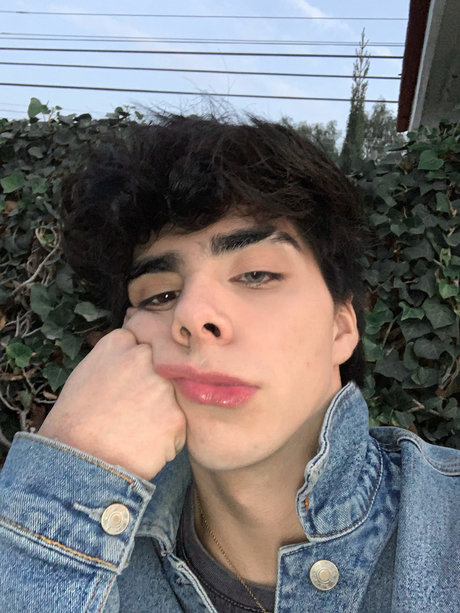 Raul Gloria model erwachsene bilder