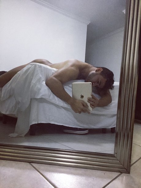 Ronald Aguilera top pornostar bild