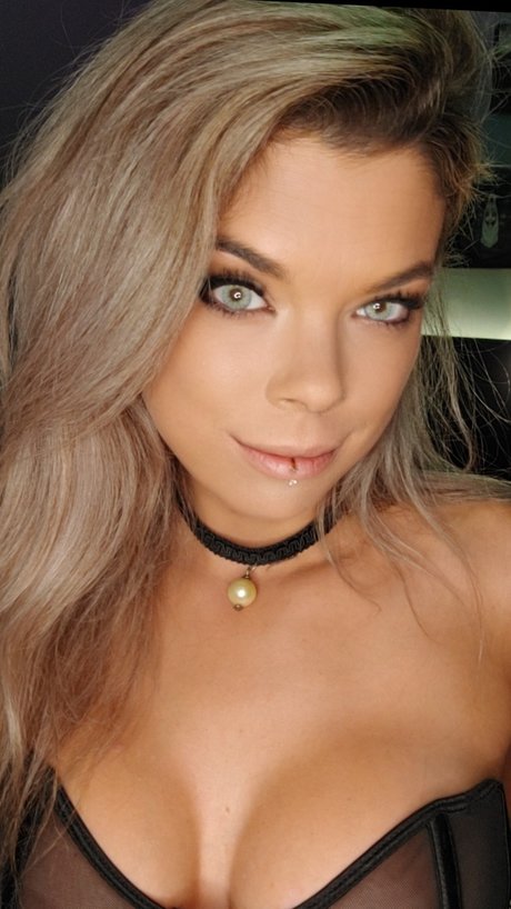 Ruby Love Skull schauspielerin perfekte fotos