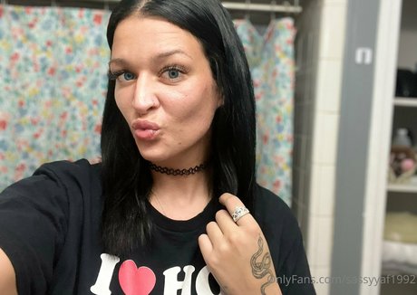 sassyyaf1992 nackten foto