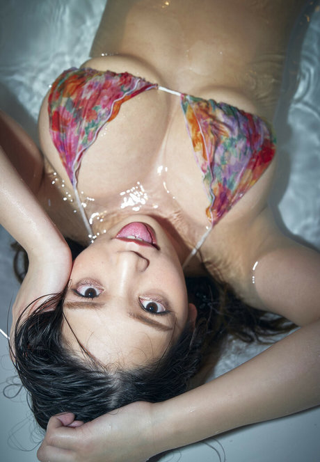 Aoi Fujino exklusive freie bild