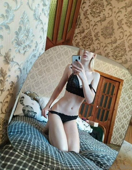 reife blonde onlyfans kunst pornografische bild