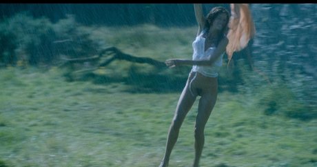 Emma Corrin xxx nacktheit archiv