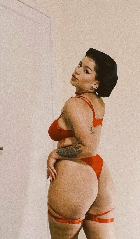 Kennya Raposo nackt freie archiv