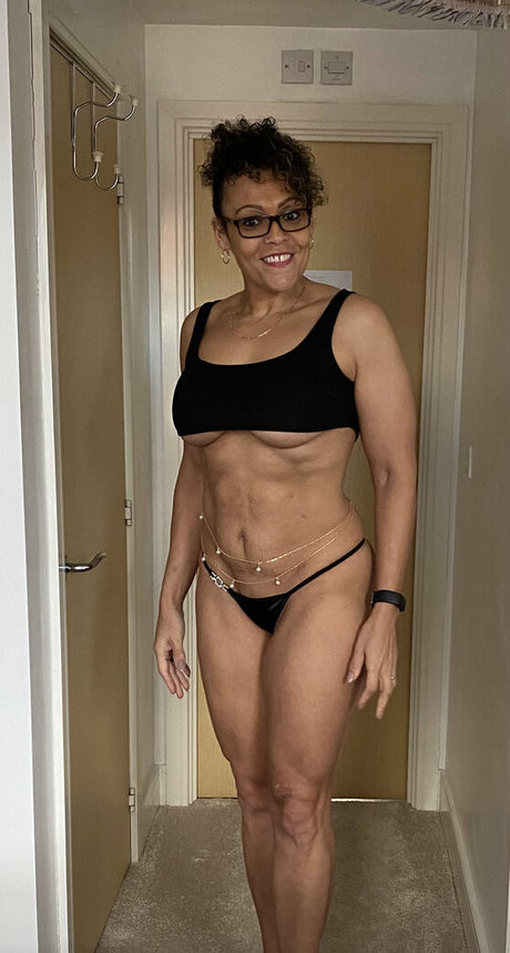 teen brille onlyfans nackt nette bilder