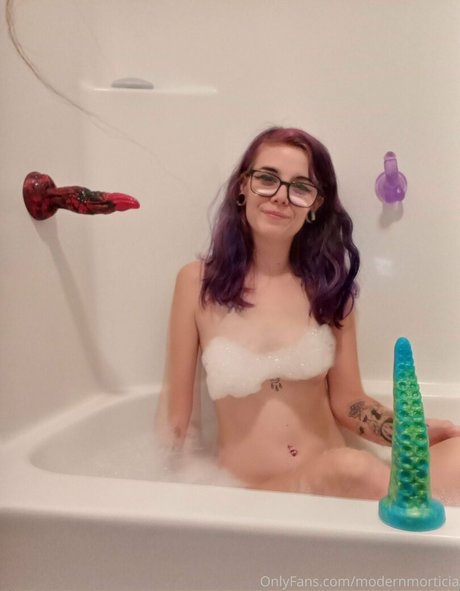 modernmorticia erwachsene exklusive fotos