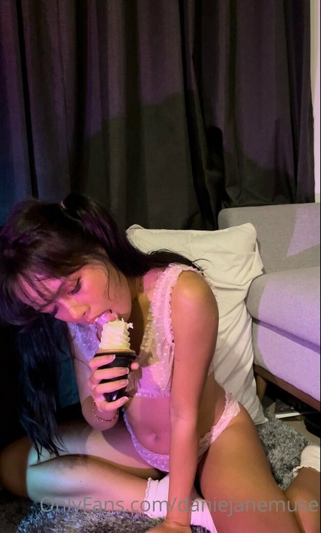 asiatische schlampige onlyfans sexy erwachsene bild