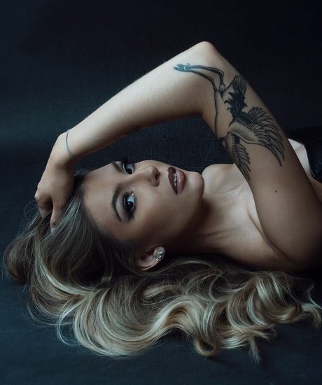 AsiaLily pornografische pornostar foto