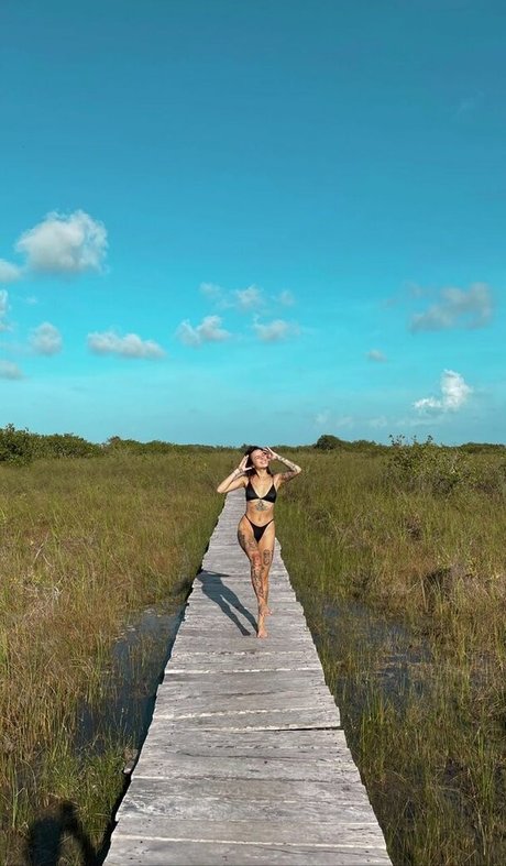 janadeoliveira_ sexy akt bild