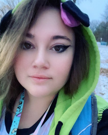 Lilly Doll model akt foto