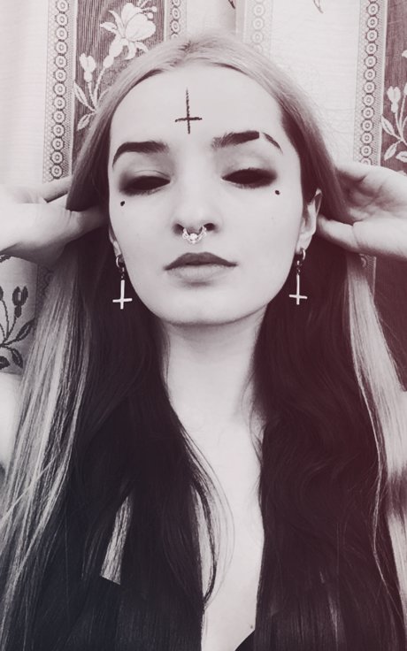 Lunar Fraulein pornostar nackt foto