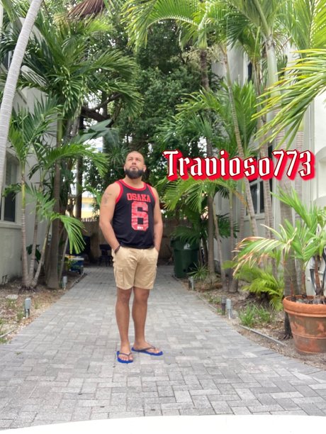 TraviOso model hd bild