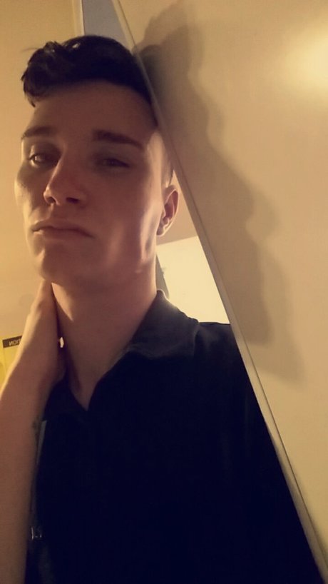 Ashley Trimmer exklusive akt bild