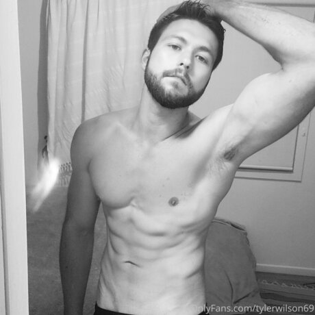 Tyler Wilson nackt kostenlose bilder
