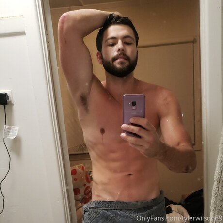 Tyler Wilson top erwachsene archiv