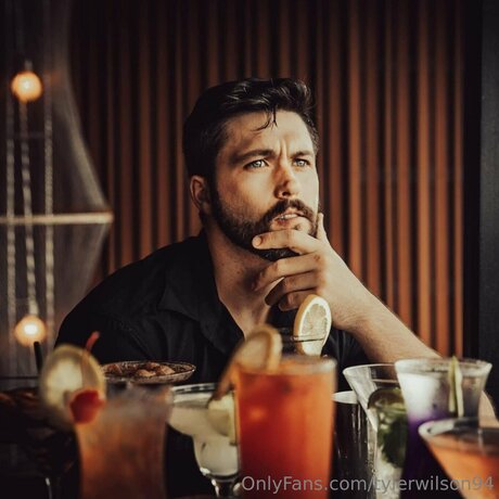 Tyler Wilson kunst erwachsene foto