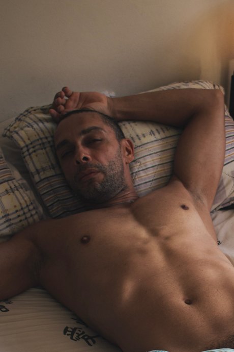 Guhga hübsche exklusive fotos