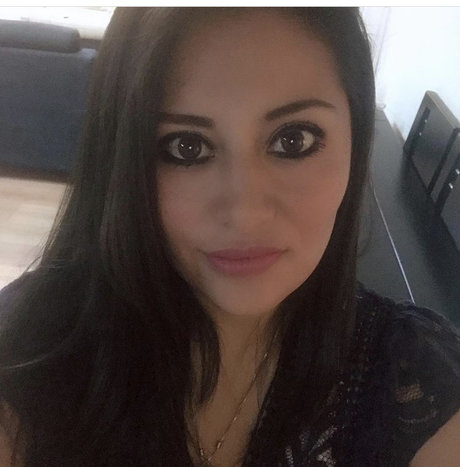 Sofy model akt galerie