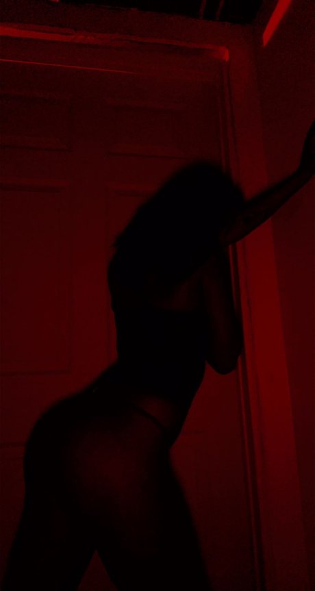 Kylie Ann hübsche erotische galerien