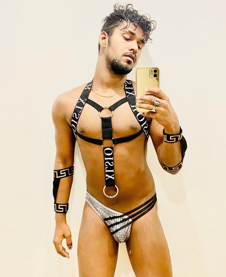 INDIANSTARBOY freie sexy bild