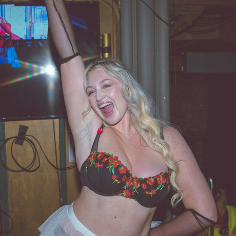 Iskra Lawrence pornostar erwachsene galerie